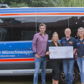Scheckübergabe an den Wünschewagen